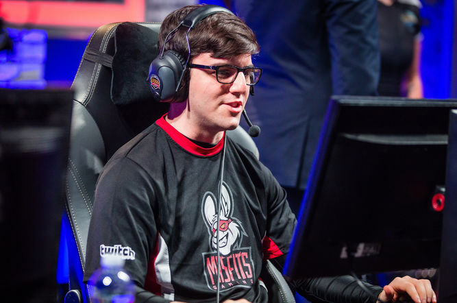 Maxlore cada vez se desenvuelve mejor, y eso se nota a nivel de trabajo en equipo y early game / Imagen: Riot Games