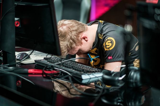 Le decepción fue fuerte en los jugadores de Splyce, que se veían clasificados para semifinales / Imagen: Riot Games