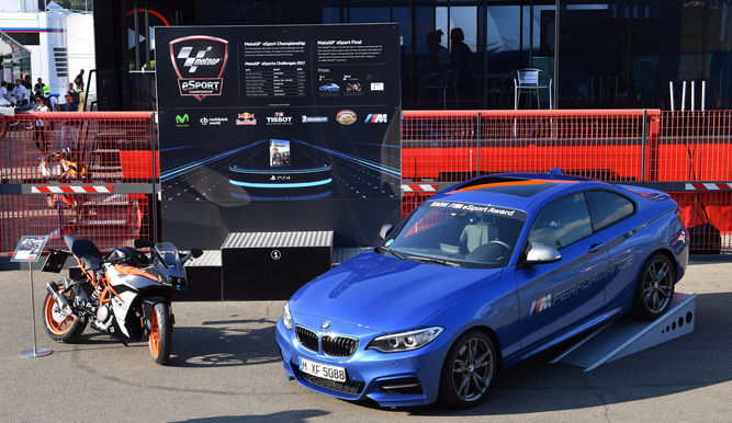 Algunos de los premios del MotoGP eSport Championship